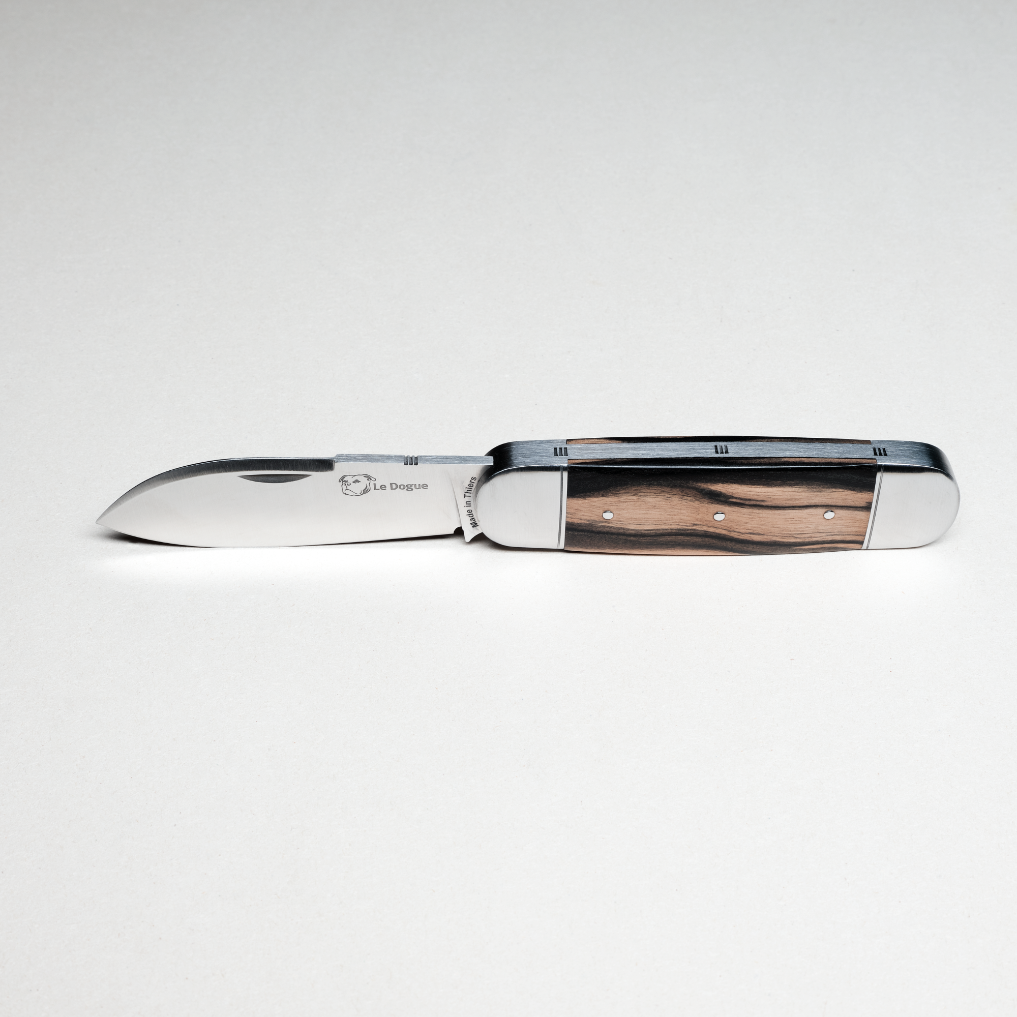Couteau Le Dogue – Bois précieux & matériaux modernes